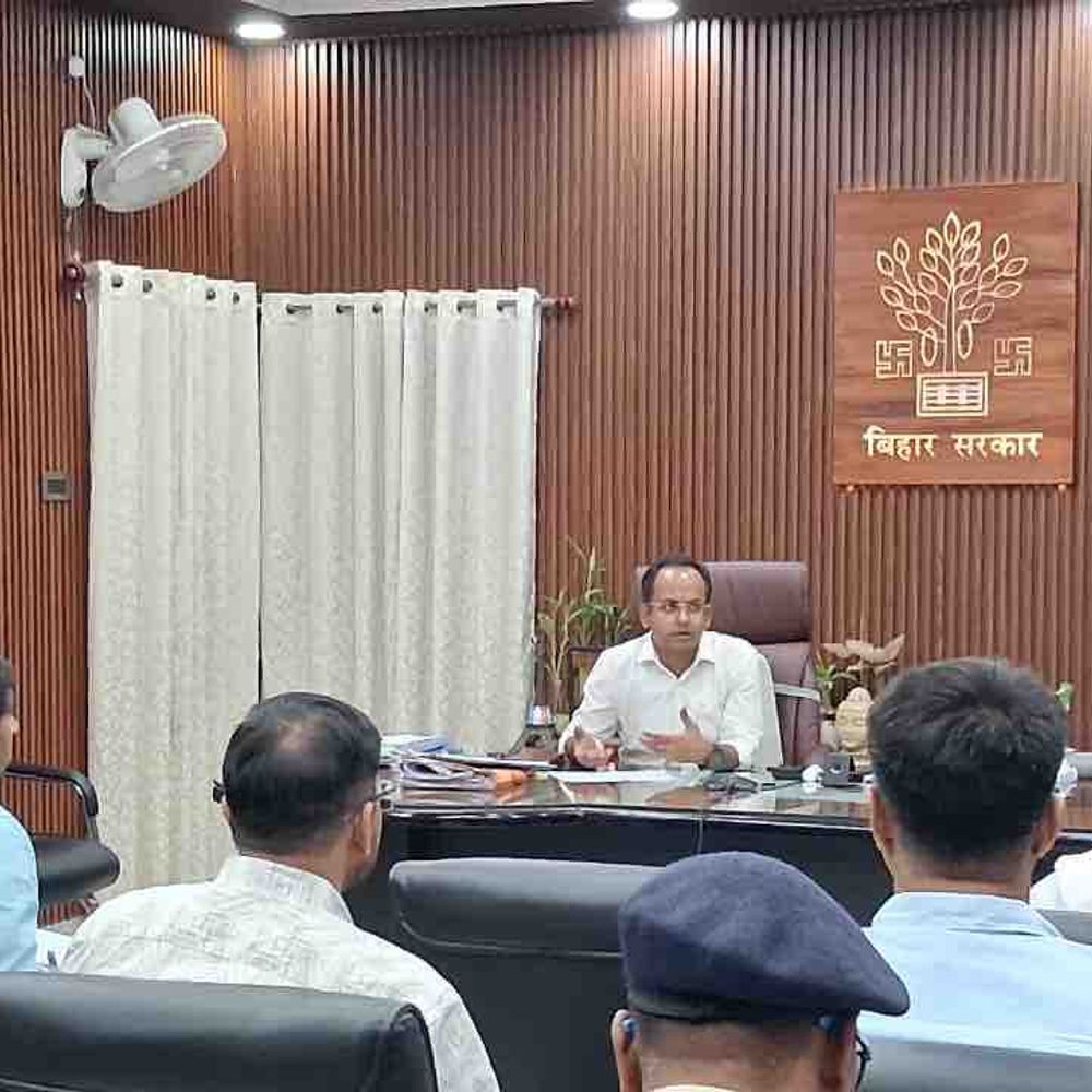 नवादा DM ने की द्वितीय अपील की सुनवाई:बिहार लोक शिकायत निवारण अधिनियम के तहत 4 मामलों का मौके पर निपटारा