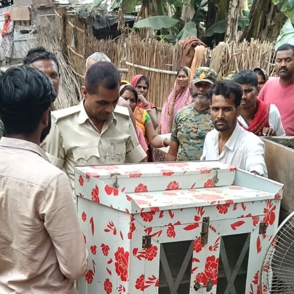 चौथम में लूटकांड आरोपी के घर कुर्की-जब्ती:न्यायालय के आदेश पर की कार्रवाई, सामान जब्त