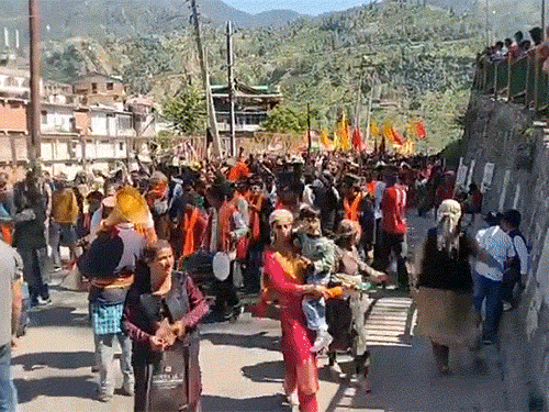 हिमाचल में धार्मिक अनुष्ठान में फायरिंग से महिला की मौत:उत्सव के दौरान चली गोली, सैकड़ों लोगों की मौजूदगी में लापरवाही