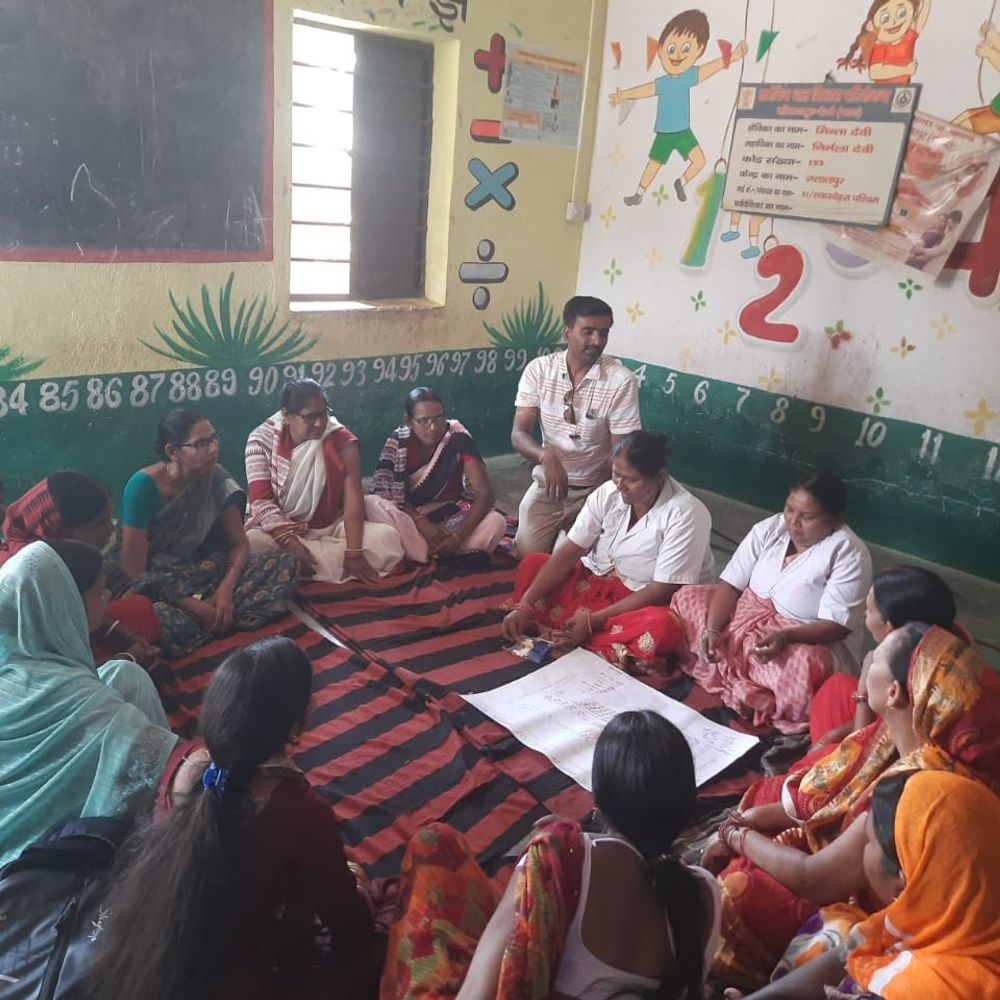 जलालपुर में टीकाकरण जागरूकता अभियान:ग्रामीणों को 12 प्रकार की गंभीर बीमारियों से बचाव की जानकारी दी गई