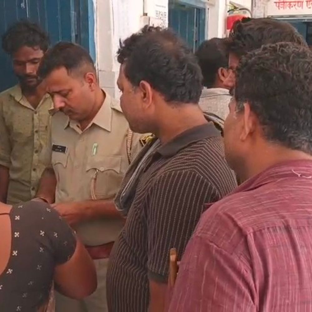 मधेपुरा में जमीन विवाद बना खूनी संघर्ष:4 लोग घायल; मकान ढलाई के दौरान हमला, 2 मजदूरों की हालत गंभीर