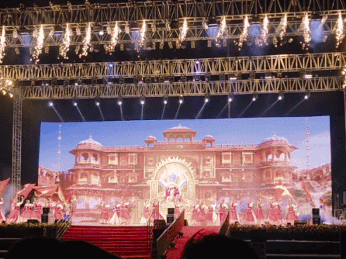 वाराणसी में सम्राट विक्रमादित्य महानाट्य का भव्य मंचन:3 विशाल मंच पर 200 कलाकरों ने दी प्रस्तुति, देखें तस्वीर