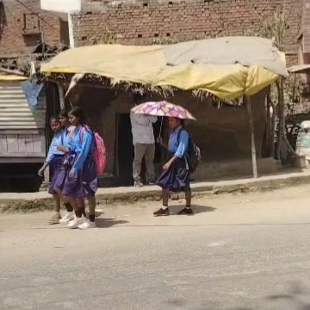 दो शिफ्ट वाले स्कूल 12 बजे के बाद नहीं चलेंगे:बक्सर में हिट वेव को देखते हुए DM का निर्देश