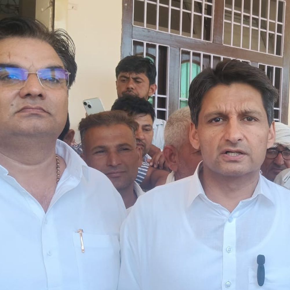 महम अनाज मंडी पहुंचे सांसद दीपेंद्र हुड्डा:बोले-ये पोर्टल की सरकार, लोगों को उलझाकर रखती है, पहले किसान-आढ़ती खुश थे