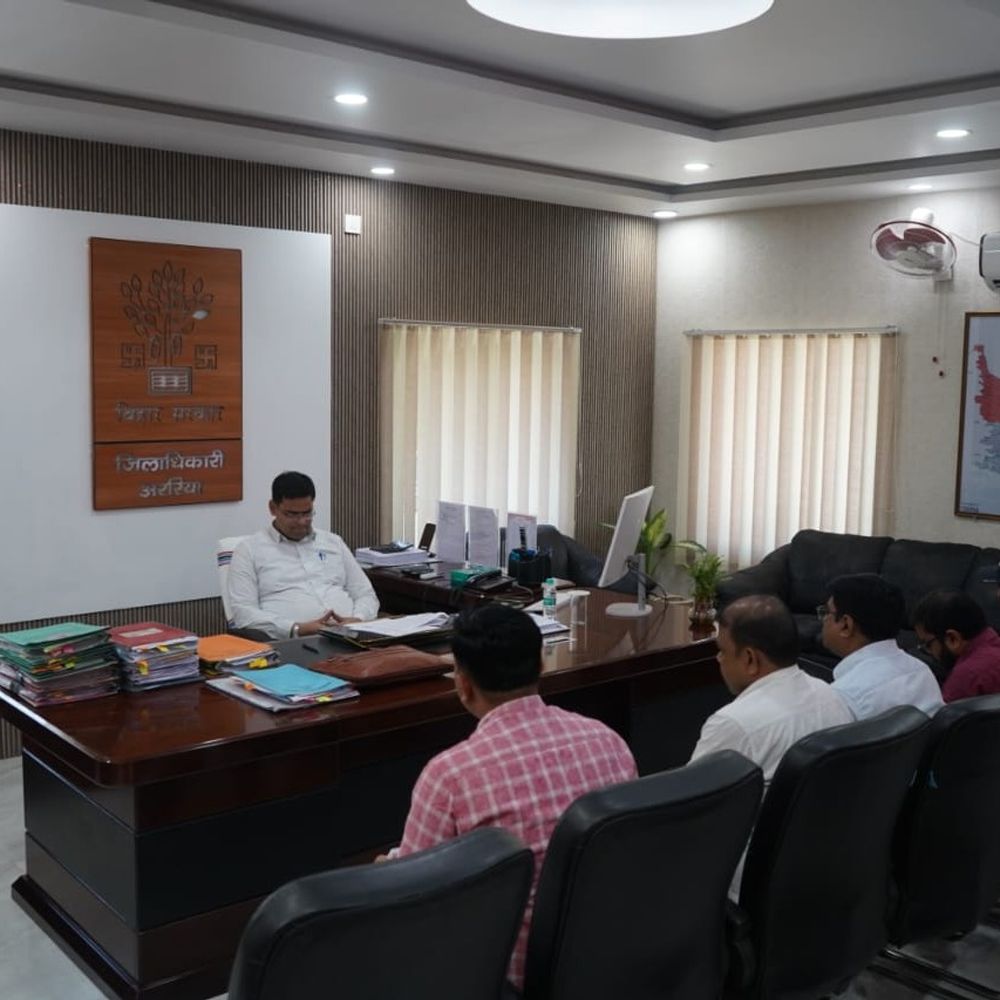 अररिया में सोलर लाइट योजना पर DM सख्त:बचे काम समय पर पूरा करने के दिए निर्देश