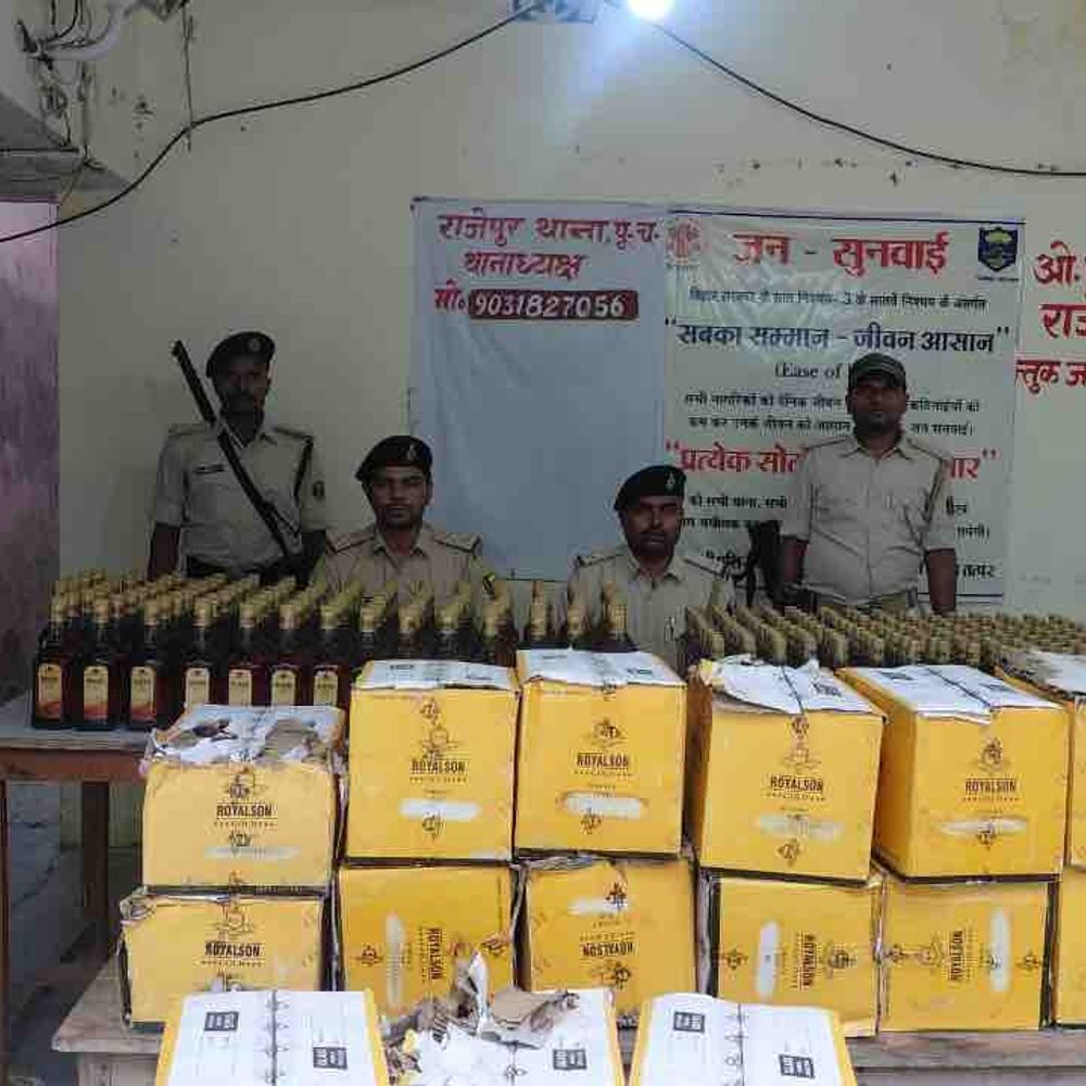 मोतिहारी में एक शराब तस्कर गिरफ्तार:दो थाना क्षेत्रों से 31 बॉक्स में विदेशी शराब बरामद