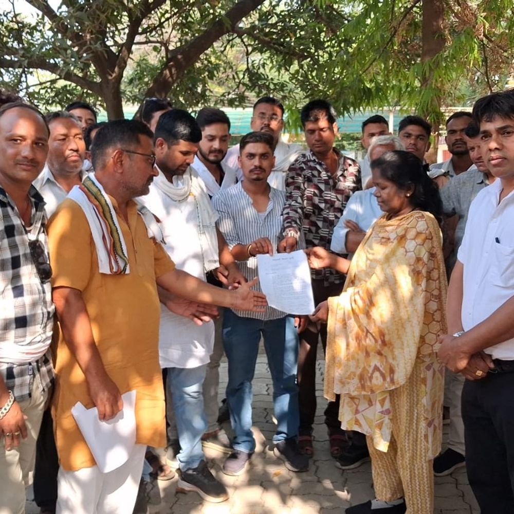 एक एकड़ पर तीन बोरी DAP दे सरकार:नरसिंहपुर में राष्ट्रवादी किसान आर्मी ने सौंपा ज्ञापन; समस्याओं का हो निराकरण