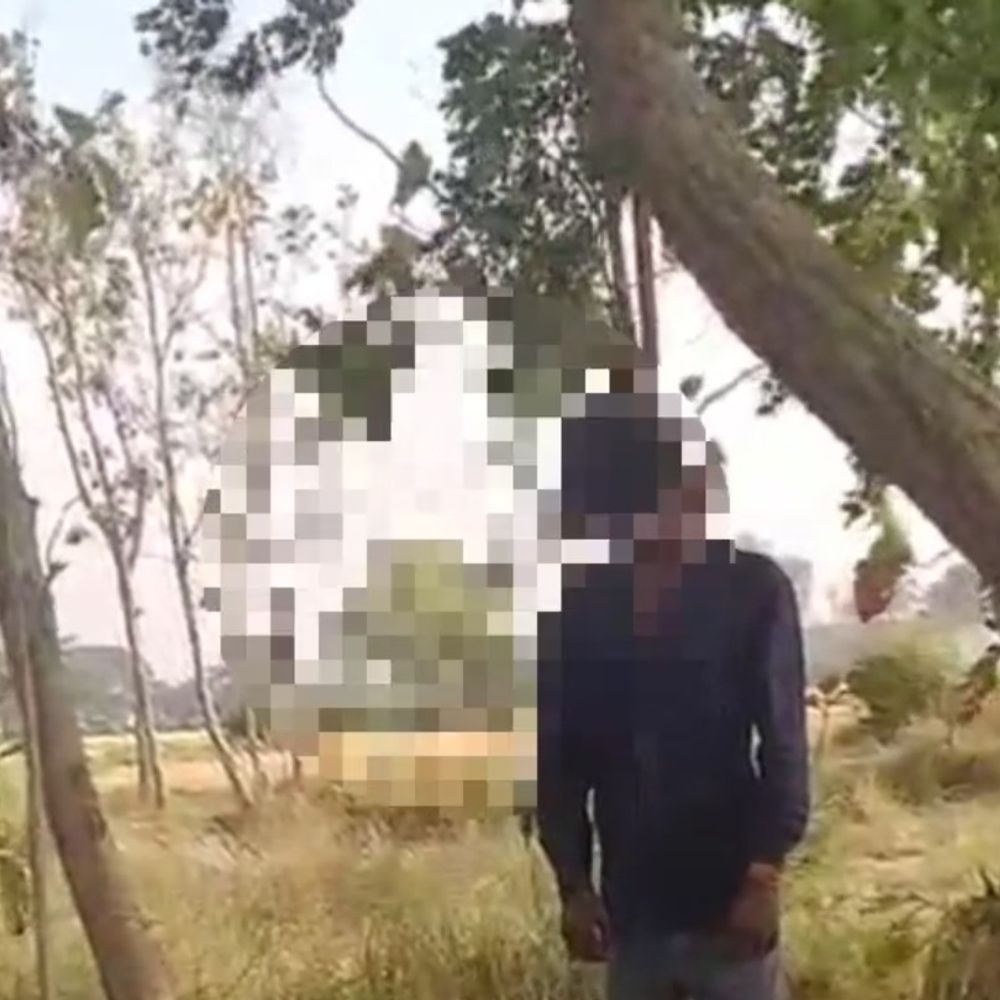 देवरिया में स्कूल के पीछे मिला युवक का शव:पेड़ पर फंदे से लटका मिला, मामले की जांच शुरू