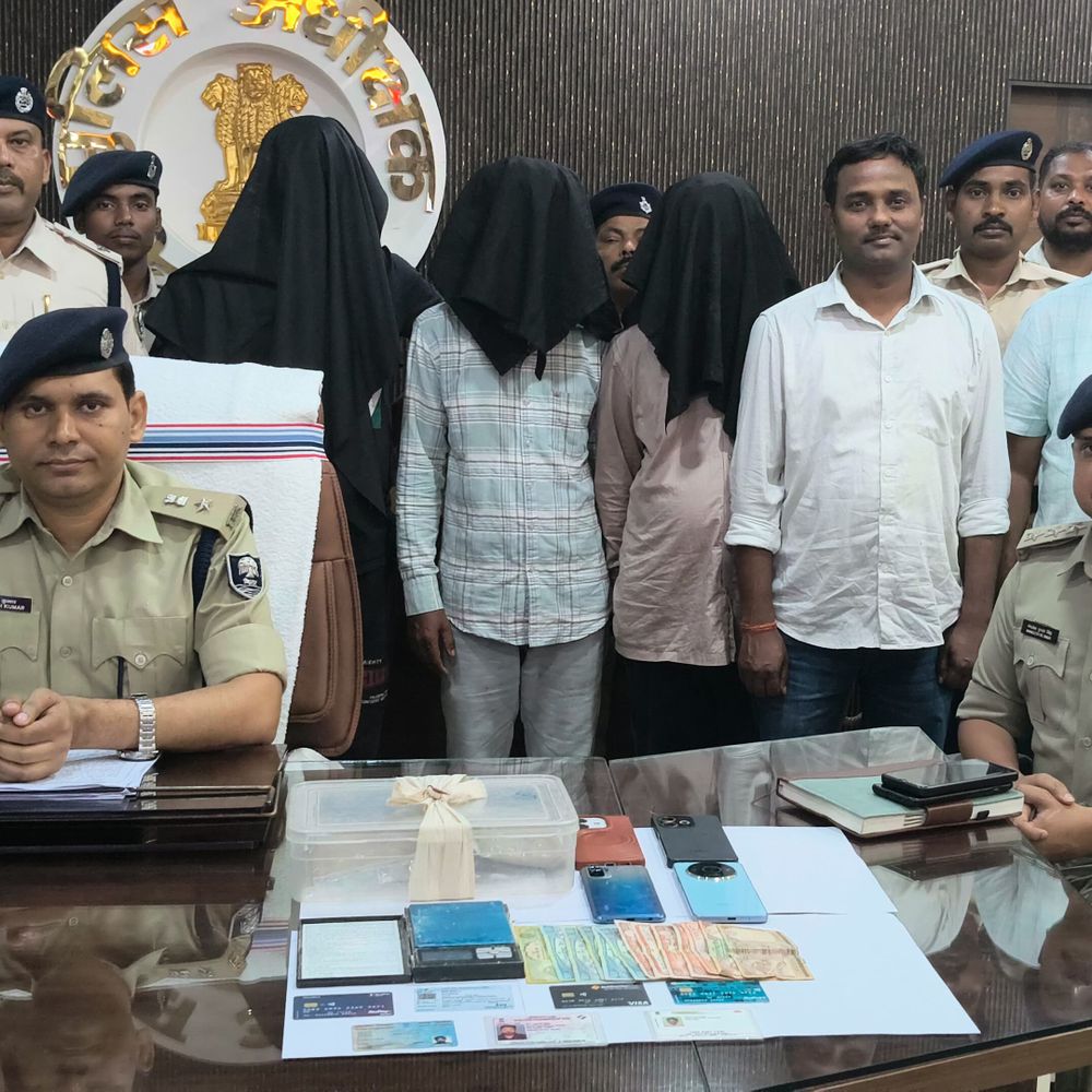 किशनगंज में एक करोड़ की हेरोइन मिली:इंटरनेशनल हेरोइन गिरोह के 3 तस्कर गिरफ्तार, 2 फरार, नेपाली करेंसी भी बरामद