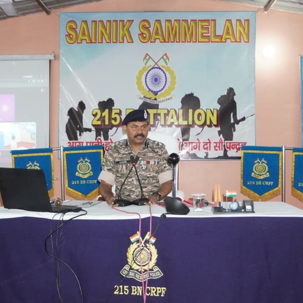 जमुई में CRPF 215 बटालियन ने मनाया शौर्य दिवस:मलयपुर कैंप में कमांडेंट मोहरिल की अगुवाई में दिखा डिसिप्लिन