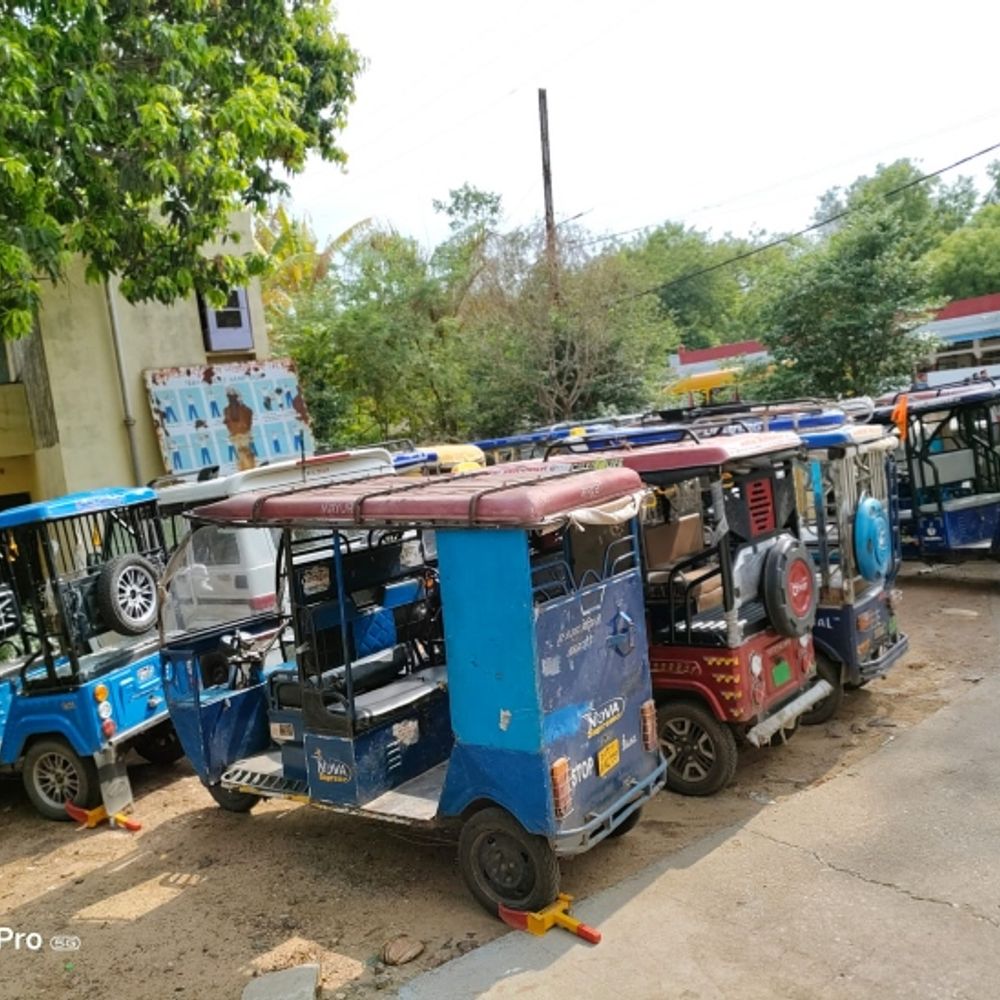 ग्वालियर में ई-रिक्शा से सवा दो लाख के गहने चोरी:दिल्ली का व्यवसायी पत्नी के साथ आदित्यपुरम जा रहा था, दो संदेही महिलाओं ने की वारदात