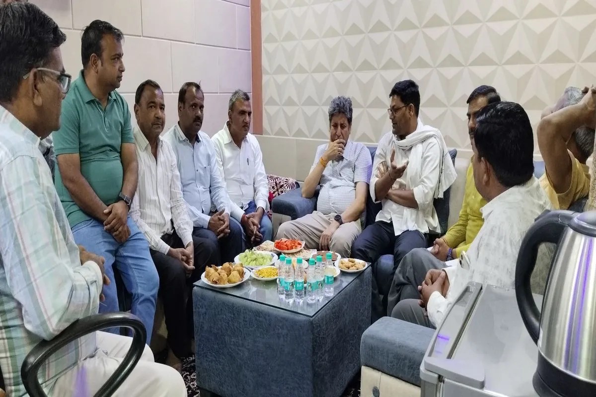 तीन माह से पत्थर की खदानें बंद, गैंगसा पर लटके ताले, श्रमिकाें का पलायन