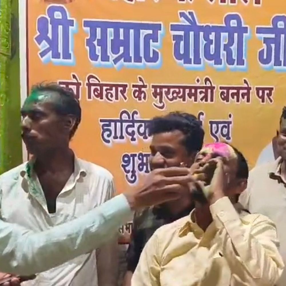 सम्राट चौधरी के CM बनने पर समर्थकों ने मनाया जश्न:शेखपुरा में केक काटकर और मिठाइयां बांटकर जताई खुशी, तेज विकास का दावा