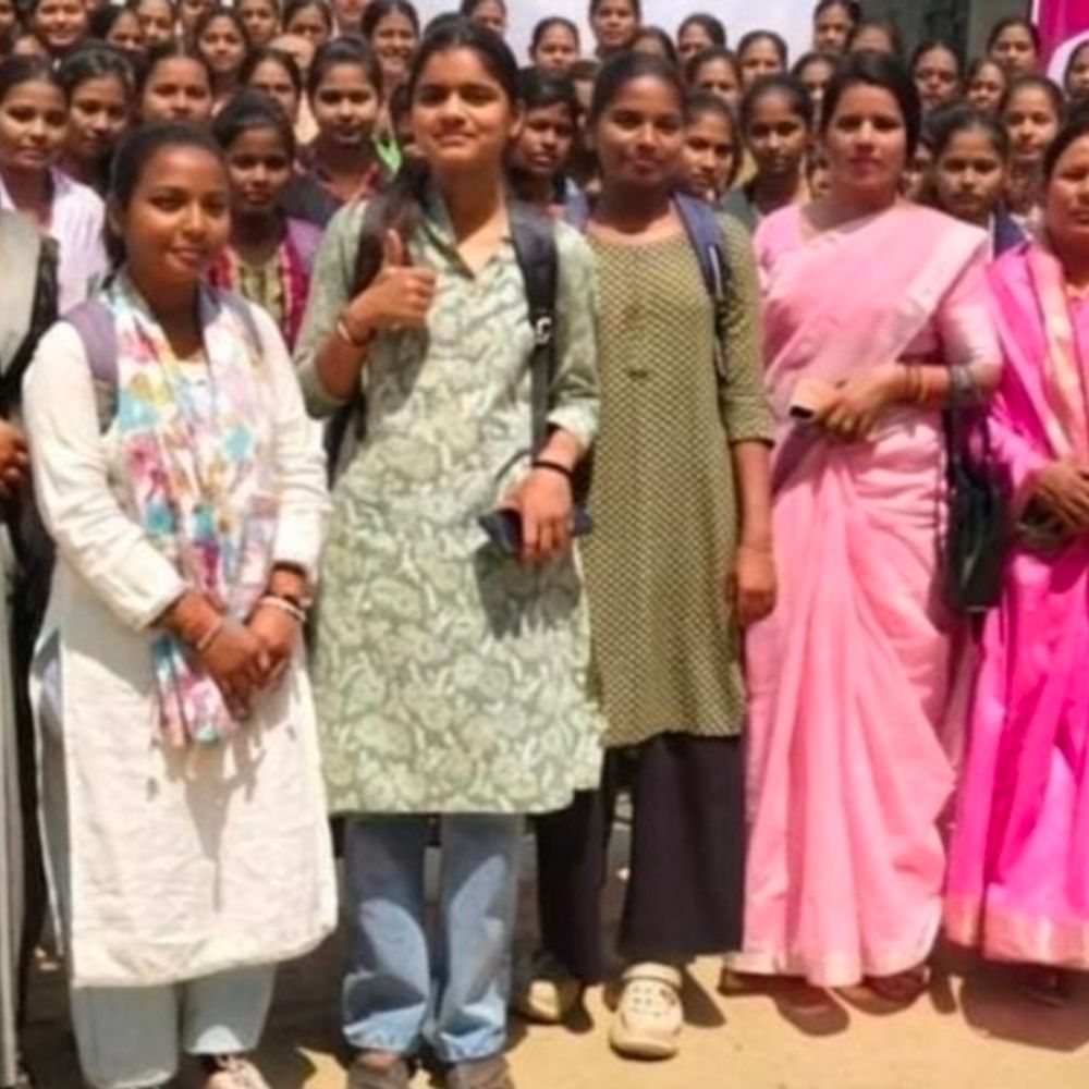 शिवहर में महिलाओं ने हस्ताक्षर अभियान में लिया भाग:नारी शक्ति वंदन अधिनियम का किया समर्थन, महिलाओं की बड़ी भागीदारी