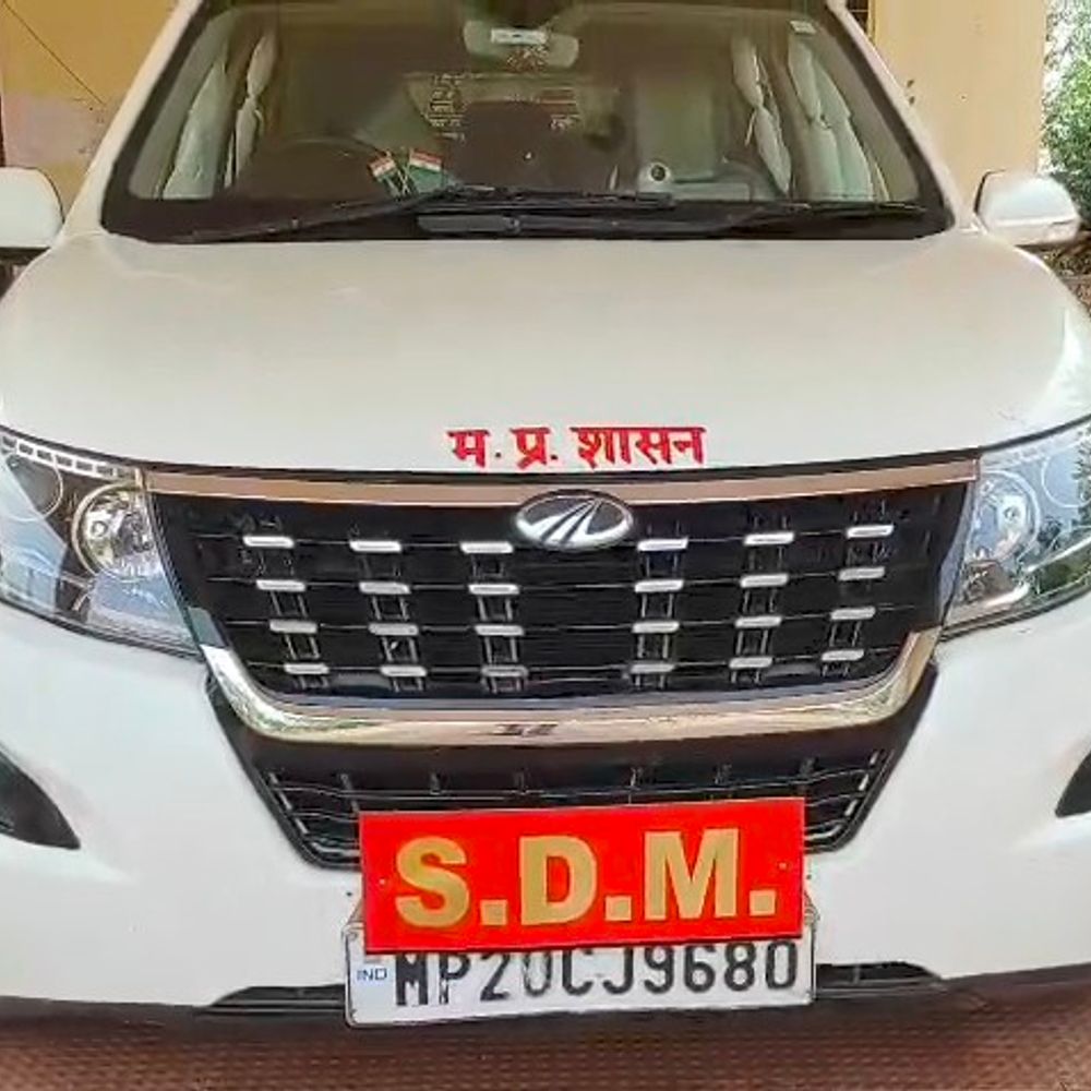 तेंदूखेड़ा एसडीएम के रीडर को देवास पुलिस ने पकड़ा:खातेगांव में पदस्थ रहते हुए कलेक्टर के फर्जी हस्ताक्षर करने का आरोप