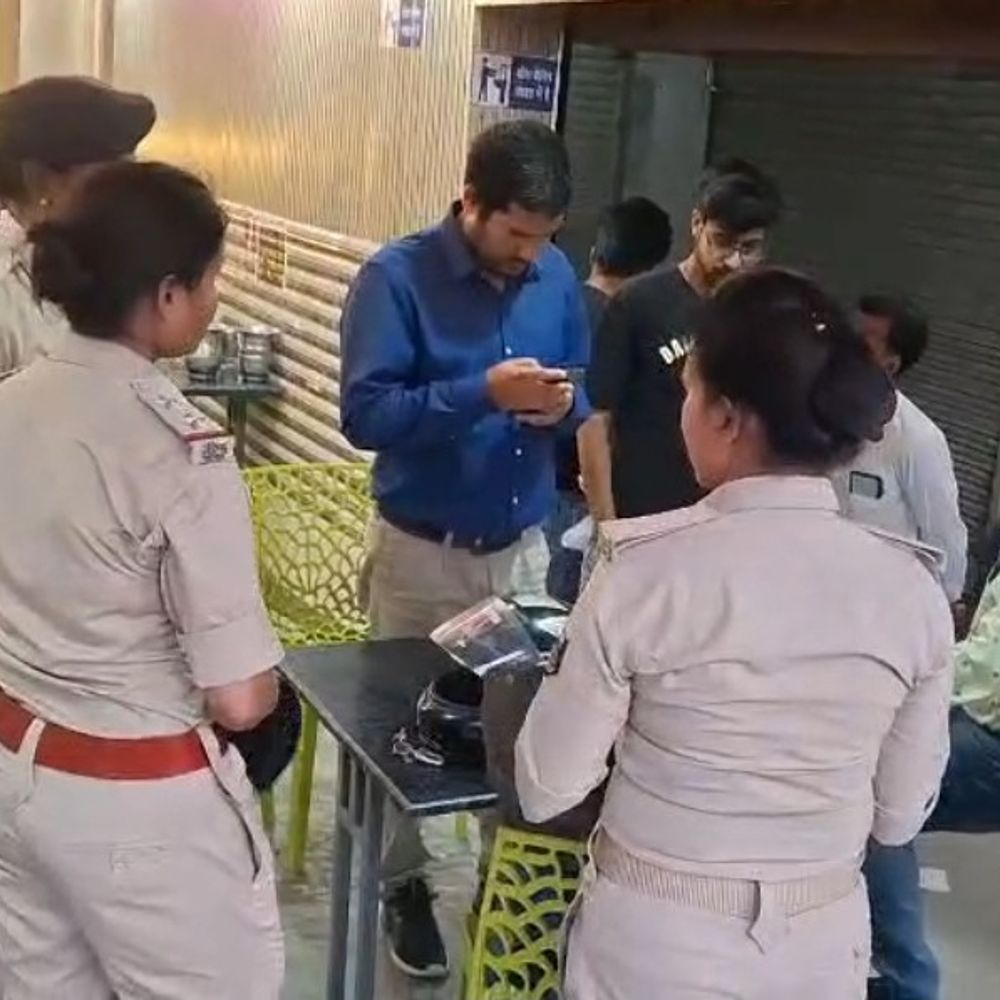 किशनगंज में बिरयानी दुकान पर छापेमारी:2 सिलेंडर जब्त, व्यावसायिक उपयोग पर प्रखंड आपूर्ति पदाधिकारी ने की कार्रवाई