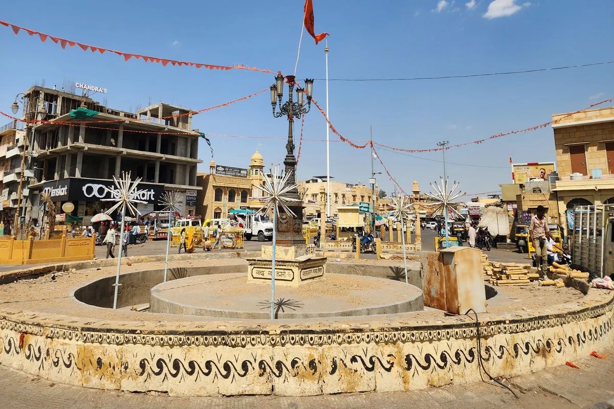 स्वर्णनगरी के हनुमान चौराहा का कायाकल्प शुरू, 47 फीट ऊंचा क्लॉक टावर बनेगा