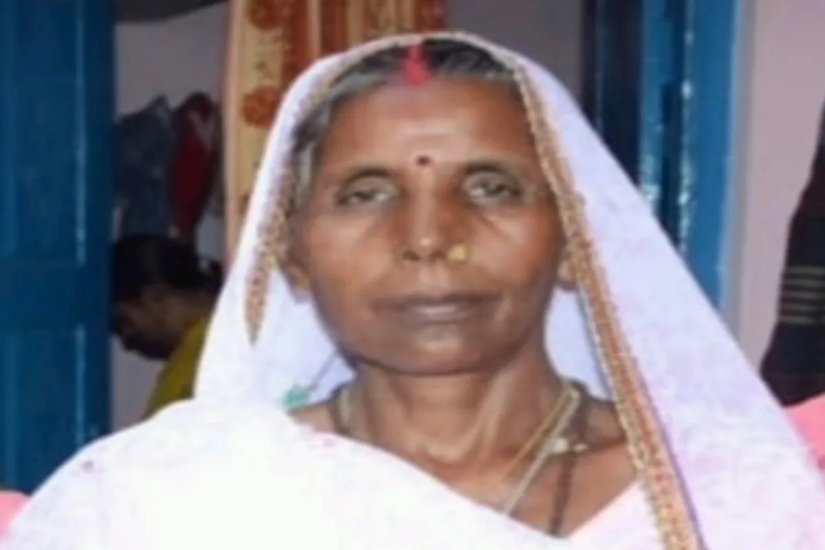 Mau News: कंबाइन में फंस कर महिला की हुई मौत, मचा कोहराम