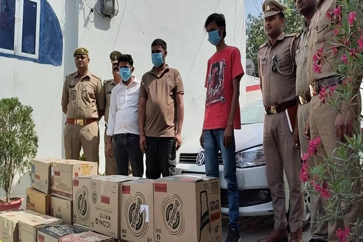मऊ: 155 लीटर अवैध अंग्रेजी शराब के साथ 3 अंतर्राज्यीय तस्कर गिरफ्तार, कार बरामद