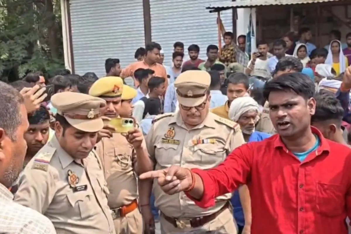 शादी की खुशियों के बीच मची चीख पुकार, कार ने ई-रिक्शा को मारी टक्कर मासूम बच्ची की मौत दो बच्चे घायल