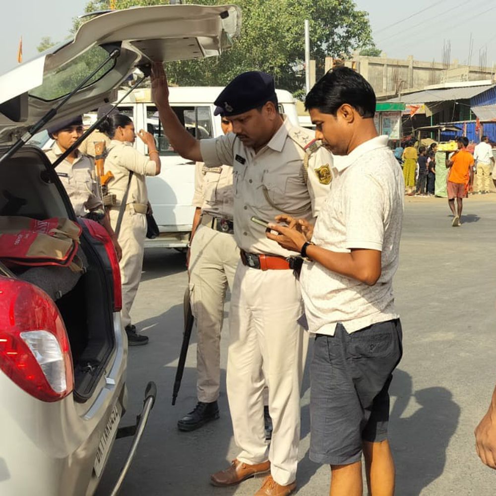 कटिहार में वाहन चेकिंग अभियान शुरू:DL-रस्ट्रेशन-बीमा-फिटनेस की जांच की, ट्रैफिक नियम तोड़ने वालों का चालान कटा