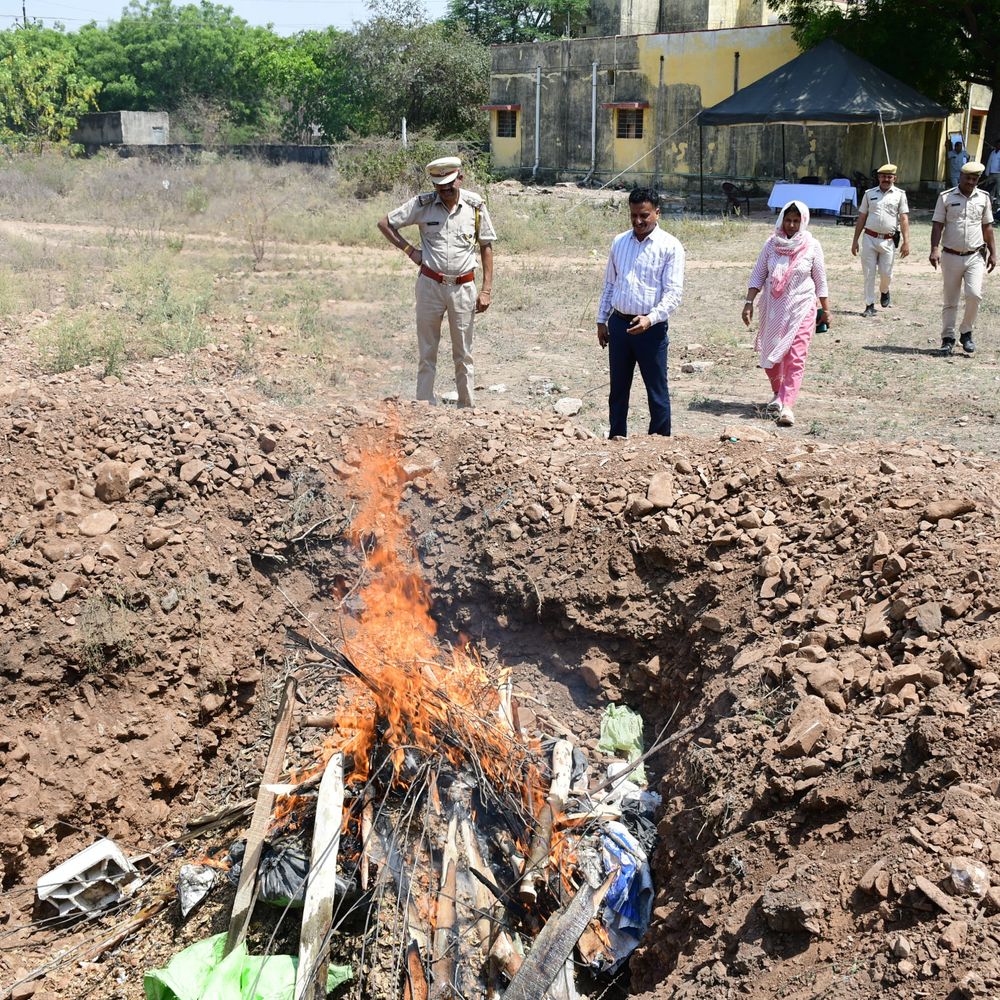 बूंदी में 118 किलो अवैध मादक पदार्थ नष्ट:5 थानों के 8 प्रकरणों में जब्त गांजा, डोडा चूरा और स्मैक को जलाया