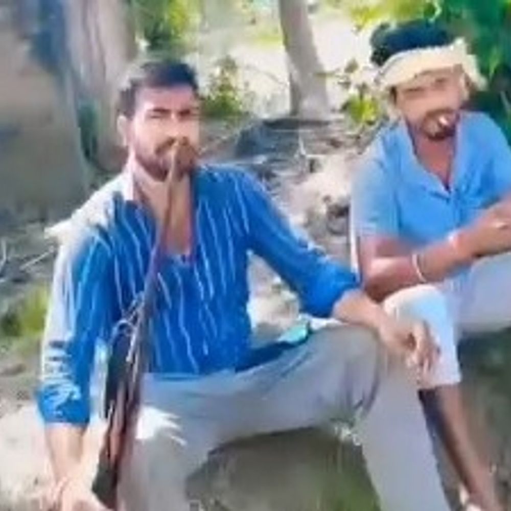 नालंदा में राइफल लहराते वीडियो बनाने वाले 2 युवक गिरफ्तार:आरोपी की निशानदेही पर भूसा घर से हथियार बरामद, पूछताछ में बताया- झारखंड से खरीदा था