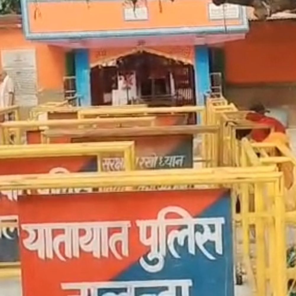 शीतला माता मंदिर के गर्भ गृह में प्रवेश वर्जित:बाहर से ही करने होंगे दर्शन, भीड़ को नियंत्रित करने के लिए मजिस्ट्रेट रहेंगे