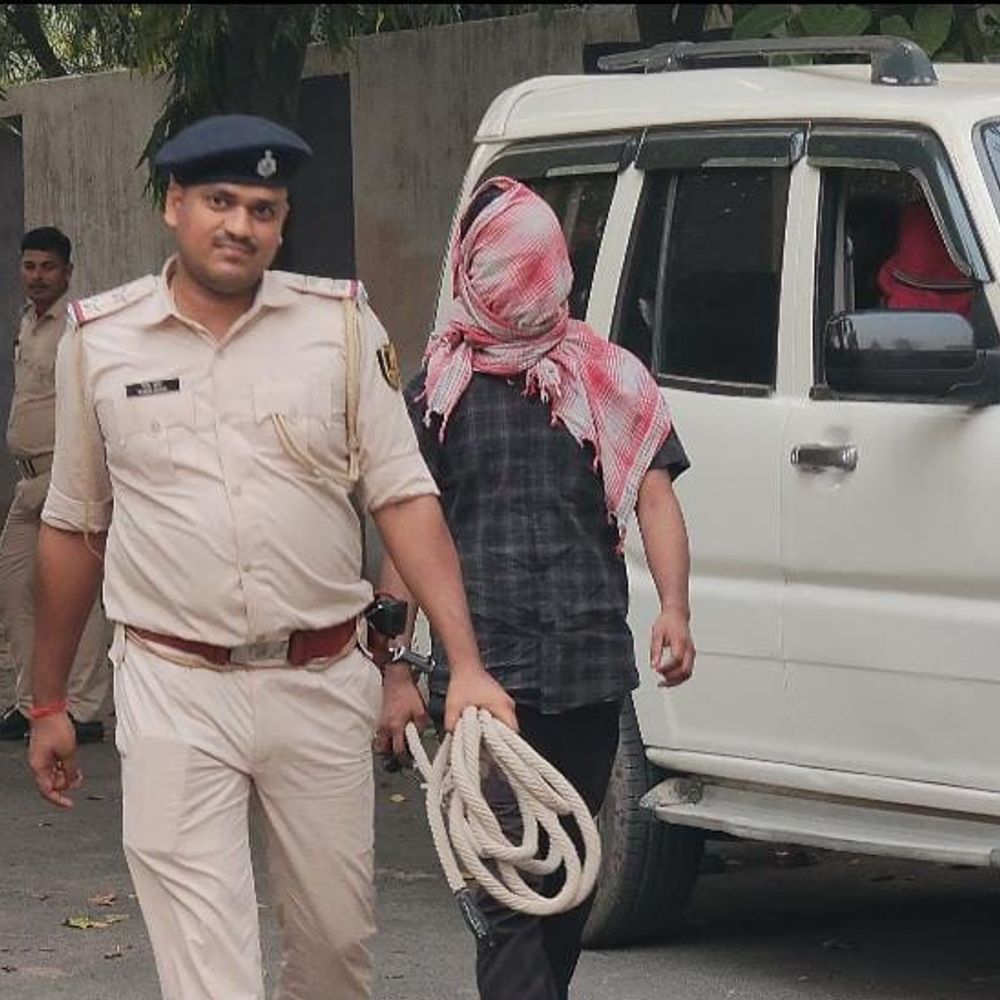 किशनगंज में फर्जी आधार कार्ड रैकेट का हुआ खुलासा:यूपी-बंगाल कनेक्शन की जांच जारी, जब्त लैपटॉप खोलेगा कई राज