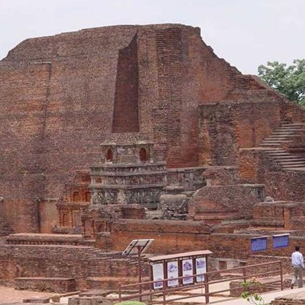 अब बस-ट्रेन या कार नहीं, हेलीकॉप्टर से देख सकेंगे राजगीर:अगले महीने से ‘हेली टूरिज्म’ सेवा की हो सकती शुरुआत, हर उड़ान में 5 लोग बैठ सकेंगे