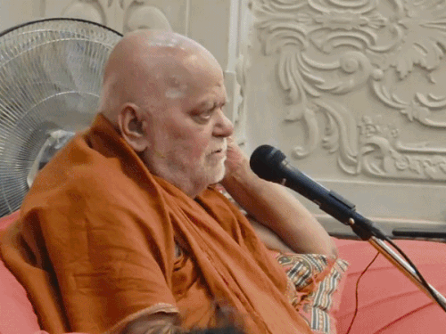 शंकराचार्य निश्चलानंद बोले-राजनीतिक दोहरापन राष्ट्र और धर्म के लिए हानिकारक:शिष्यों के प्रश्नों का दिया जवाब,बोले- गोहत्या पर तत्काल प्रतिबंध लगे