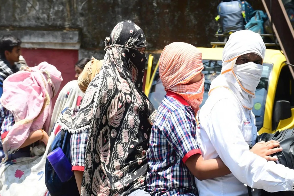 UP Heatwave Alert: लू का रेड अलर्ट, IMD बोला-26 अप्रैल के बाद बदलेगा मौसम, बारिश के आसार