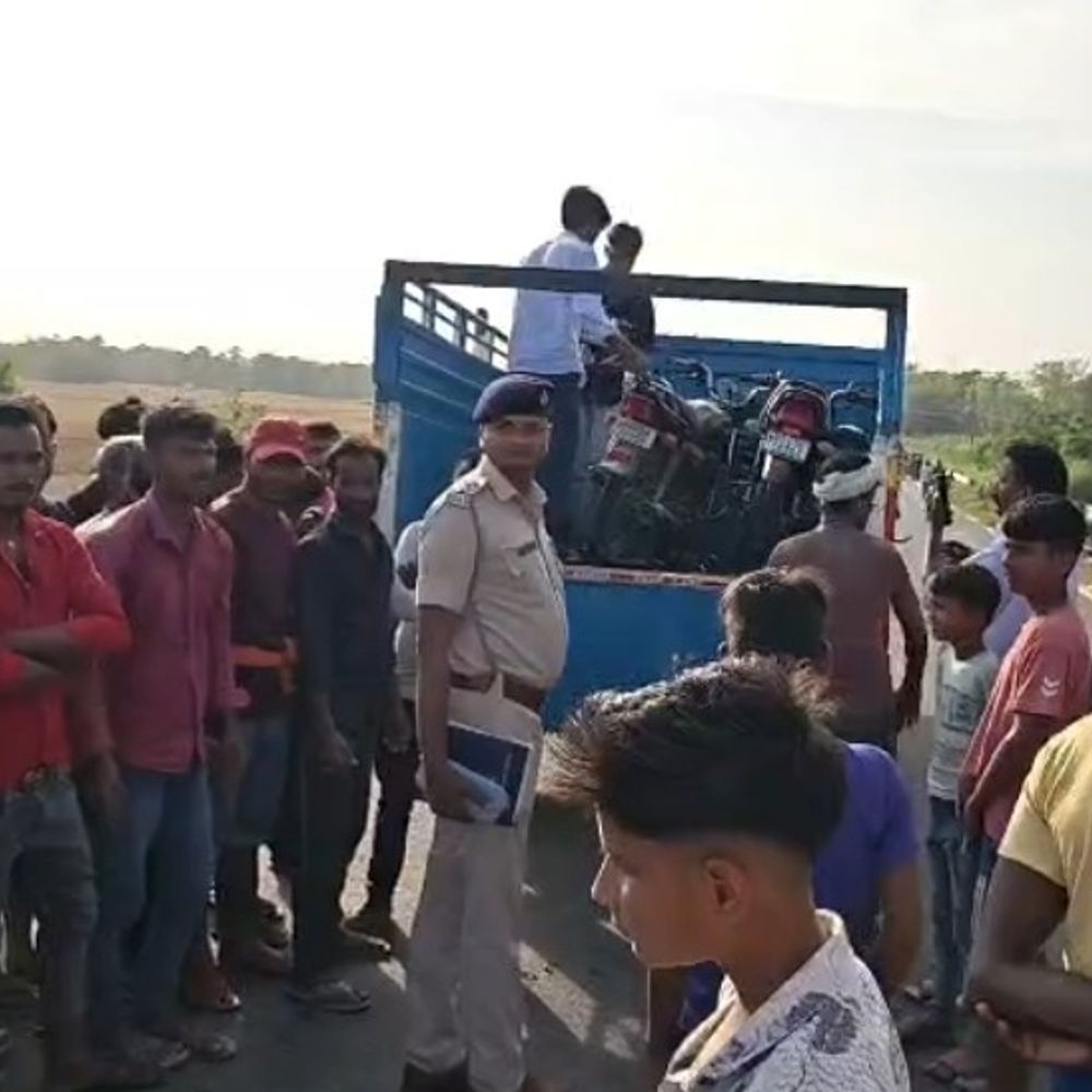 बेतिया में पिता-पुत्र समेत 3 की मौत:1 की हालत गंभीर; बेटे के साथ बैंक बैलेंस चेक कर लौट रहे मिस्त्री को बाइक ने मारी टक्कर