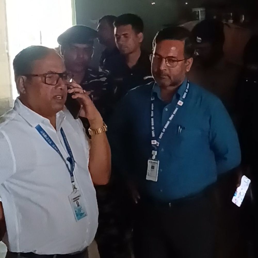 बेतिया में LPG आपूर्ति व्यवस्था पर प्रशासन अलर्ट:गोदामों में सिलेंडरों का फिजिकल वेरिफिकेशन, ऑनलाइन स्टॉक से मिलान