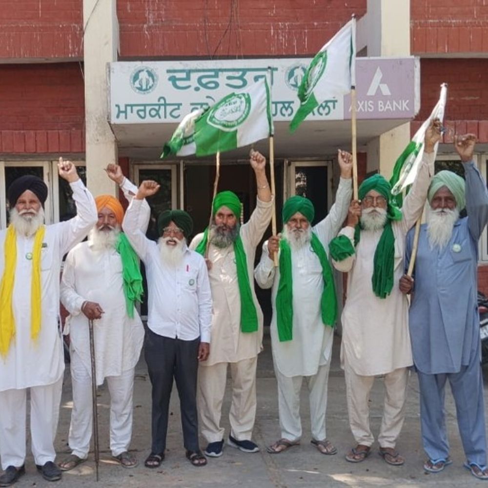 बरनाला में किसान यूनियन का प्रदर्शन:गेहूं खरीद में देरी होने पर की नारेबाजी; अमेरिका से समझौते पर केंद्र सरकार को घेरा