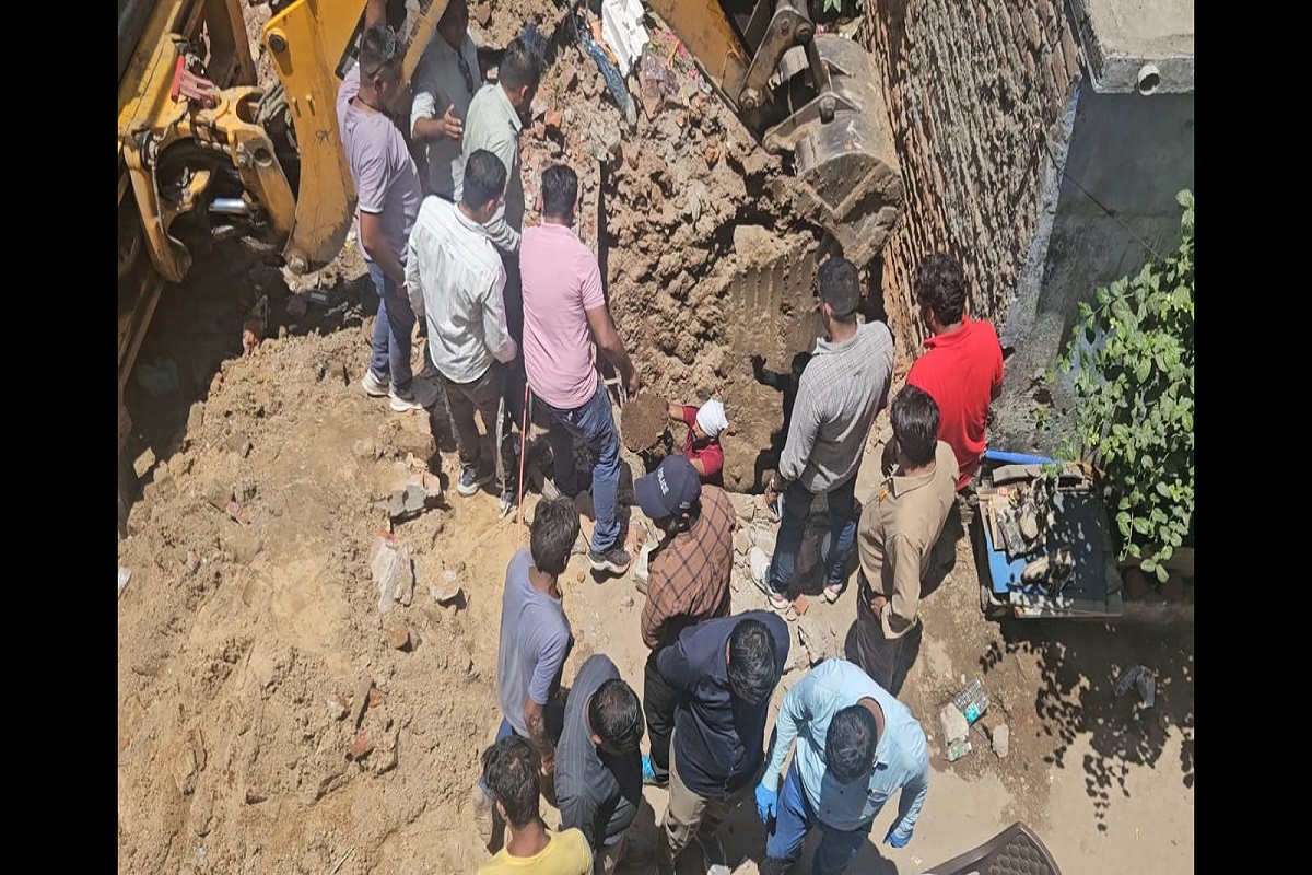 वटवा में महिला की हत्या का मामलाः 20 फीट नीचे से मिले अवशेषों को एफएसएल भेजा