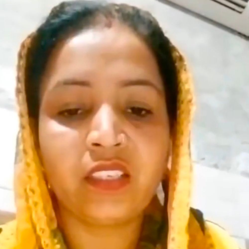 हिसार की महिला ने CIA इंचार्ज पर लगाए आरोप, VIDEO:कहा-जेल में मेरे पति को धमकाया, 3 साल से कोर्ट के चक्कर काट रही