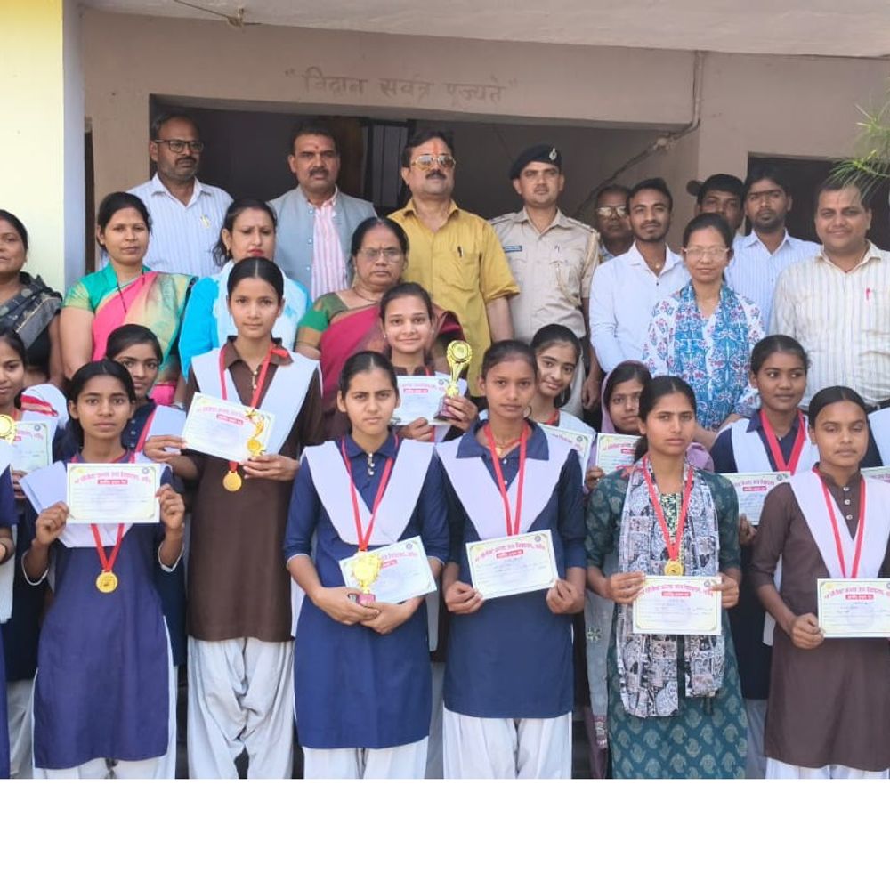 गयाजी में मैट्रिक परीक्षा के मेधावियों को मिला सम्मान:विधायक ने प्रशस्ति पत्र देकर किया सम्मानित, छात्रों में दिखा उत्साह