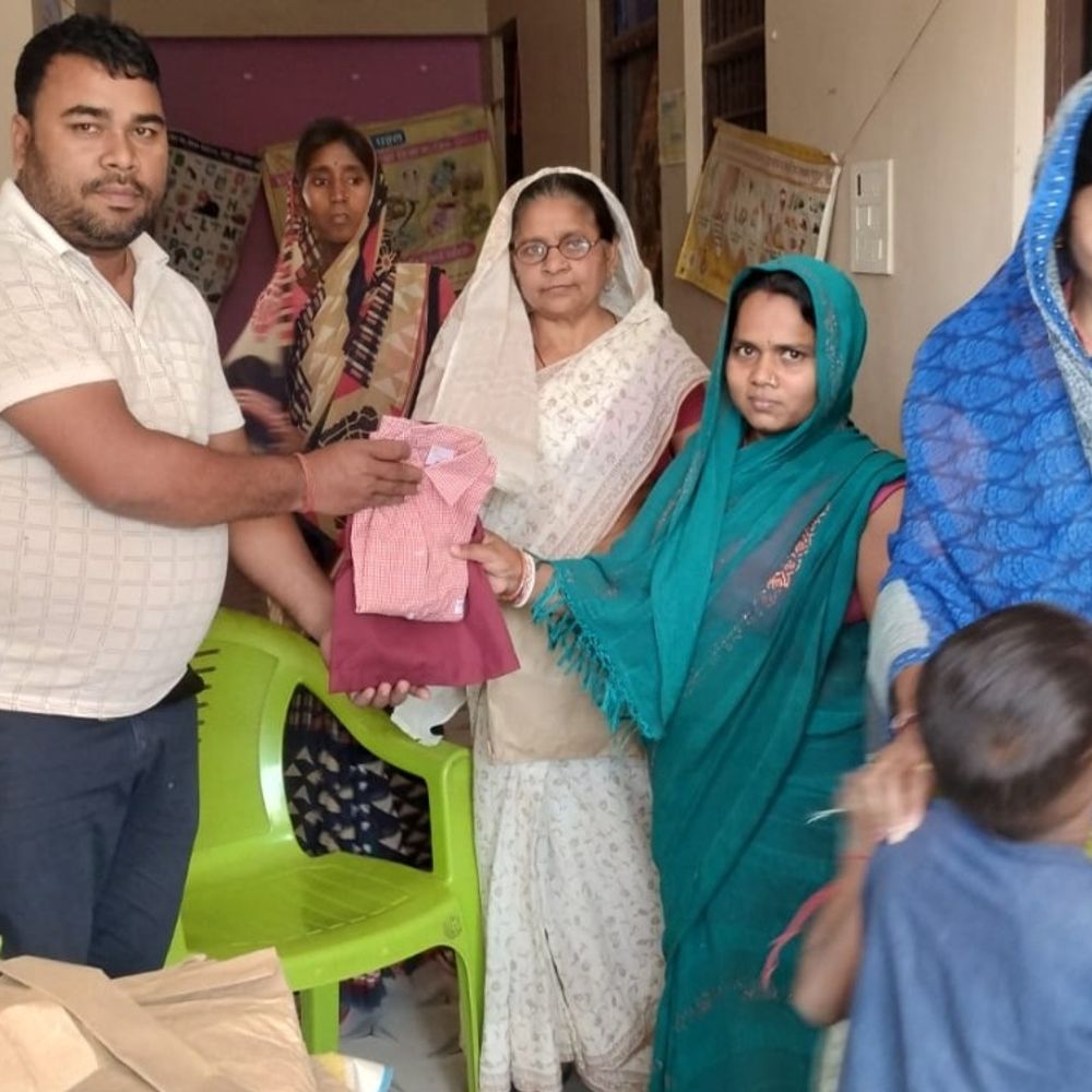 वीरपुर के 106 आंगनबाड़ी केंद्रों पर पोशाक वितरण:लगभग 4200 बच्चों को मिलेगा लाभ, जीविका समूह ने तैयार की पोशाक