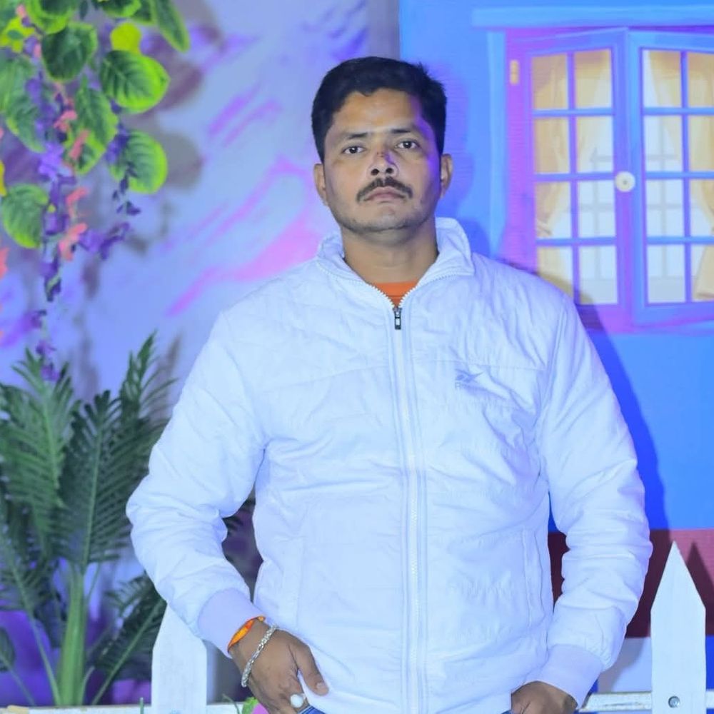 गोंडा में हाई टेंशन तार गिरने से युवक की मौत:पड़ोसियों को आगाह करते हुए गिरा, 10 साल से तार हटाने की पैरवी कर रहा था