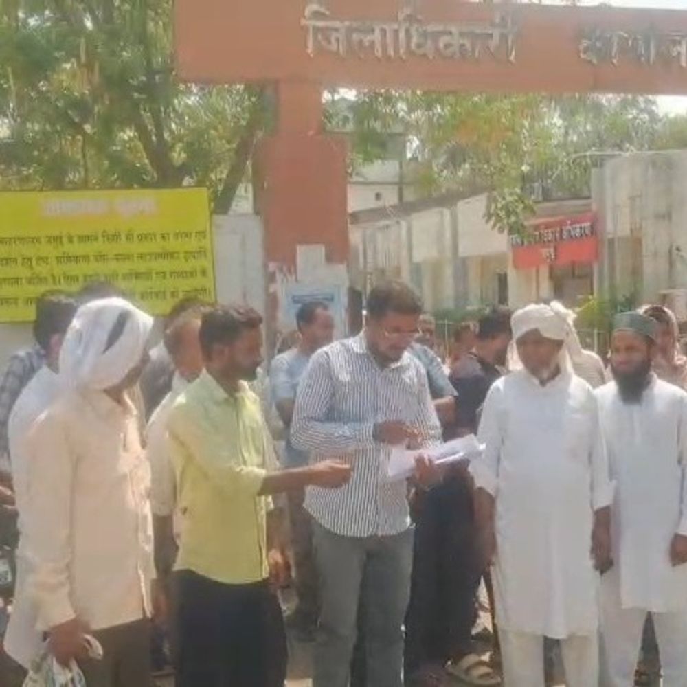 जमुई में पोखर किनारे धार्मिक निर्माण पर बवाल:दो समुदायों में तनाव; डीएम से रोक की मांग, बजरंगबली मूर्ति लगाने पर विवाद