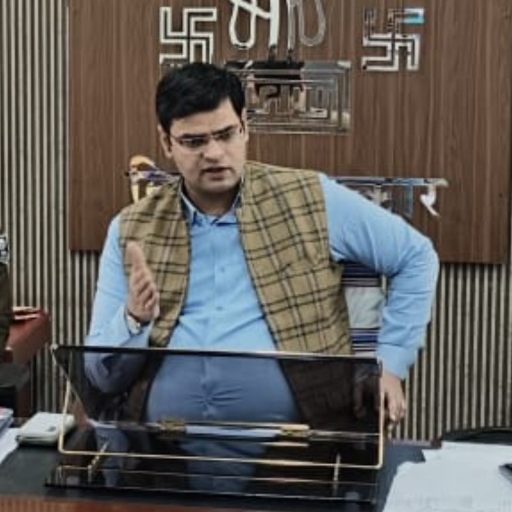 अररिया में रिश्वत लेते पकड़ा गया डेटा एंट्री ऑपरेटर:फारबिसगंज अंचल कार्यालय के योगेश चौधरी सेवा से बर्खास्त, जमानत के बाद दोबारा किए थे ज्वाइन