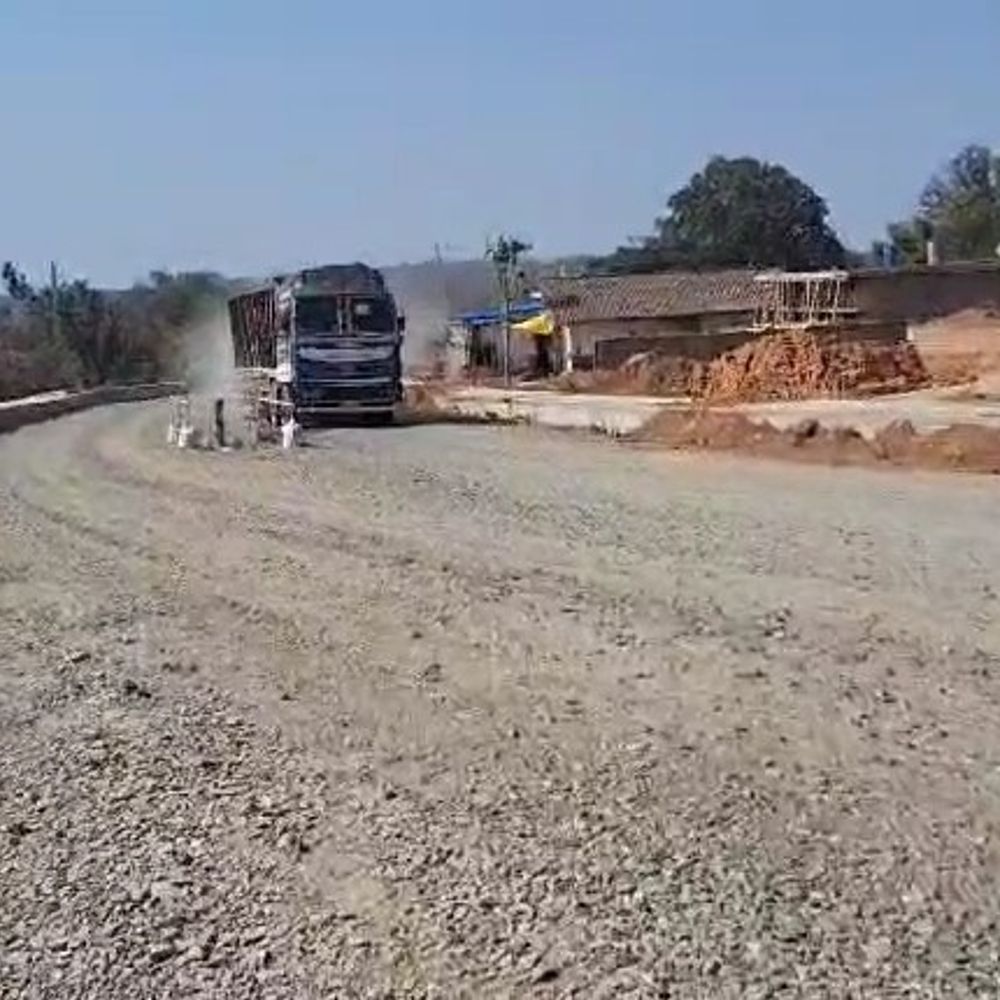 बिलासपुर-गौरेला मार्ग बदहाल, यात्री परेशान:रतनपुर-मझवानी-केंदा-कारीआम सड़क पर गड्ढे, निर्माण कार्य धीमा