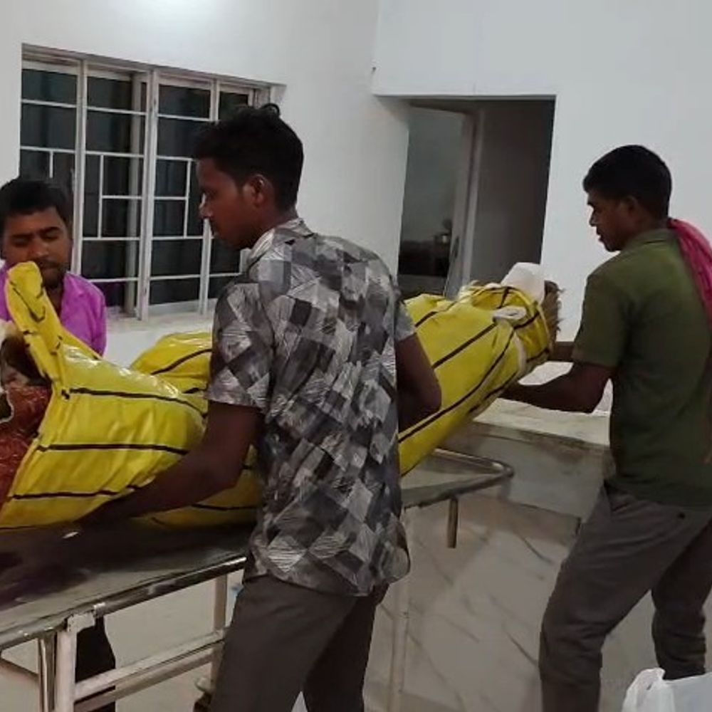 गुमला में वृद्ध की कुल्हाड़ी से हत्या:तंत्र-मंत्र करने के शक में चचेरे भाई ने की वारदात, आरोपी फरार