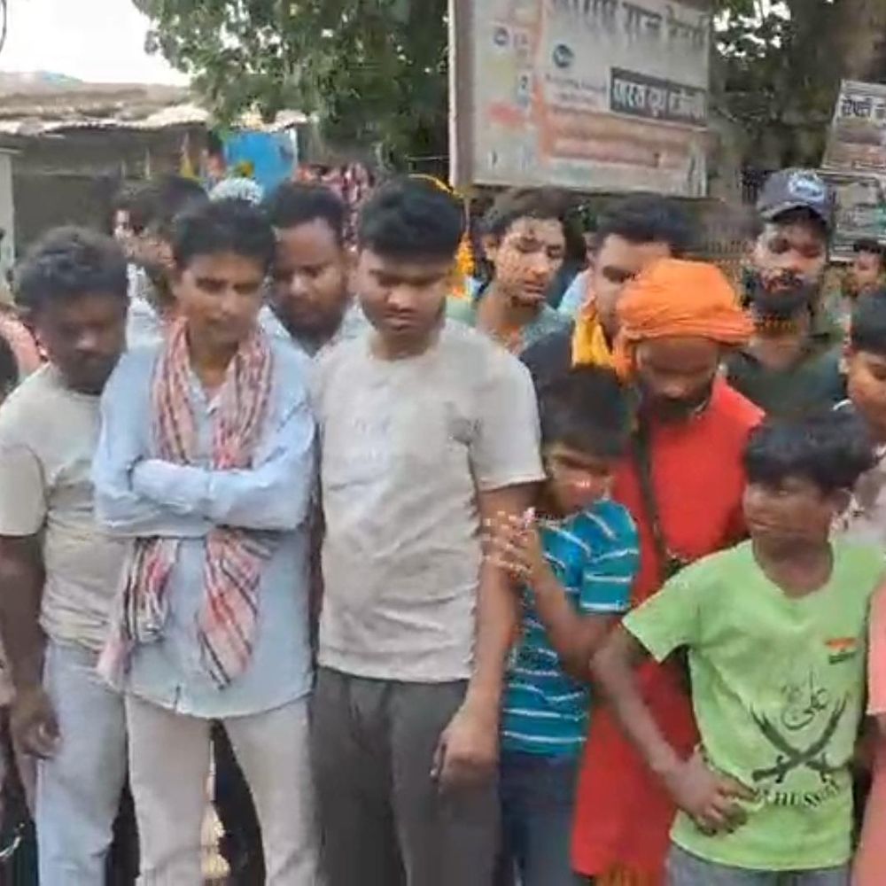 सीवान में ट्रक की टक्कर से युवक की मौत:डेंटिस्ट के पास जा रहा था, 1 घायल; चालक फरार,सीसीटीवी फुटेज खंगाल रही पुलिस