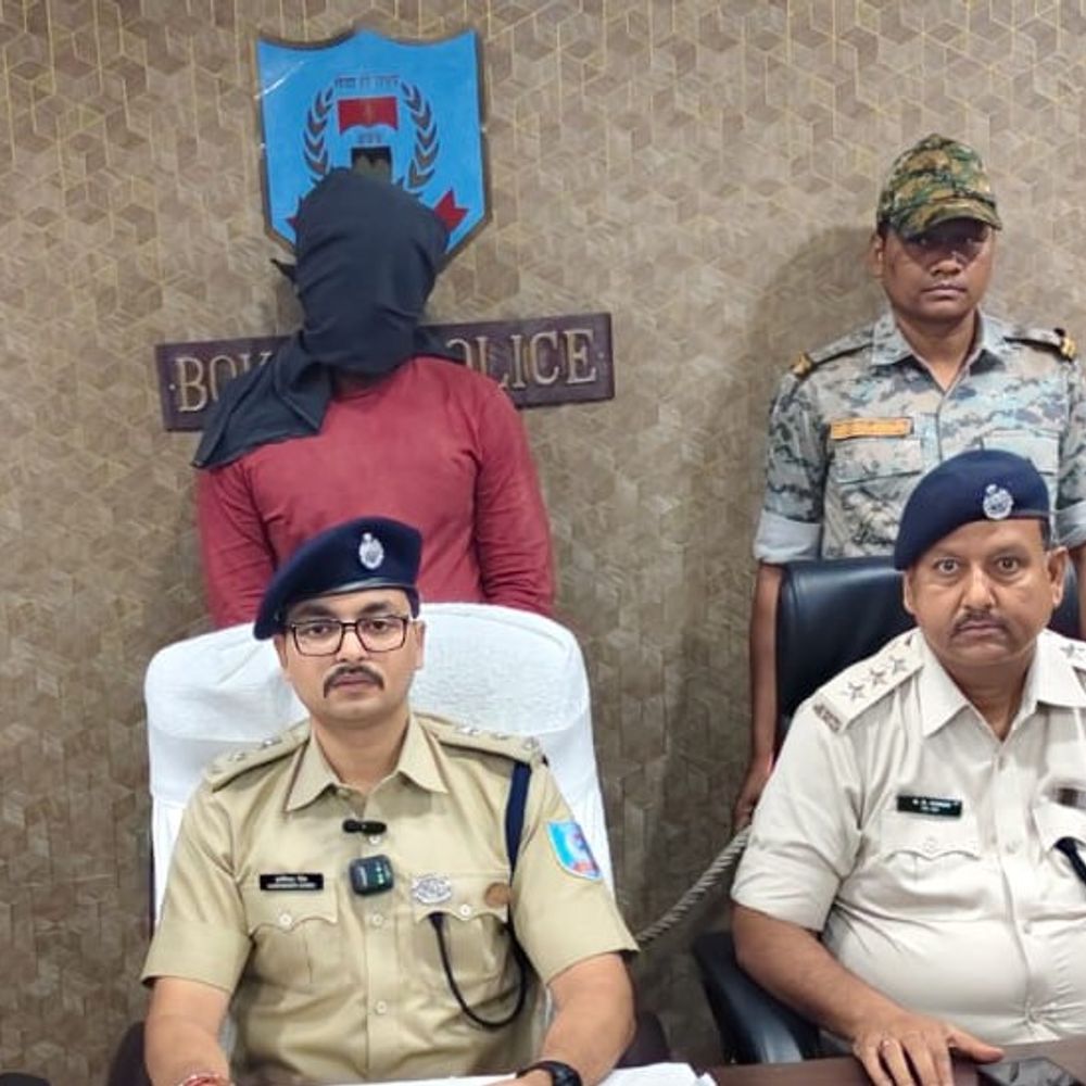 ज्वेलरी दुकान में लाखों की चोरी का खुलासा:ओडिशा से शातिर अपराधी गिरफ्तार, 8 लाख के जेवर बरामद, ग्राहक बन करता था चोरी