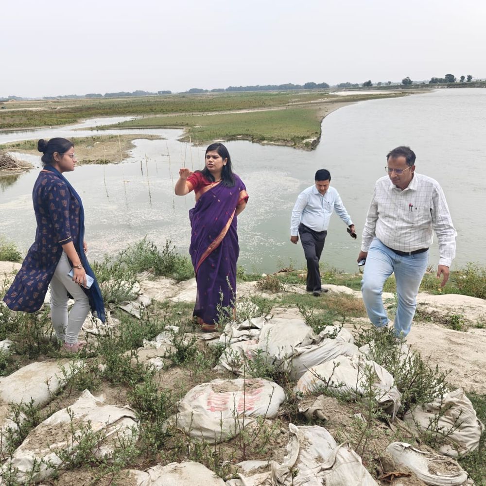 DM ने बागमती तटबंध का किया इंस्पेक्शन:शिवहर में संवेदनशील स्थलों पर तुरंत सुरक्षात्मक कार्रवाई के निर्देश
