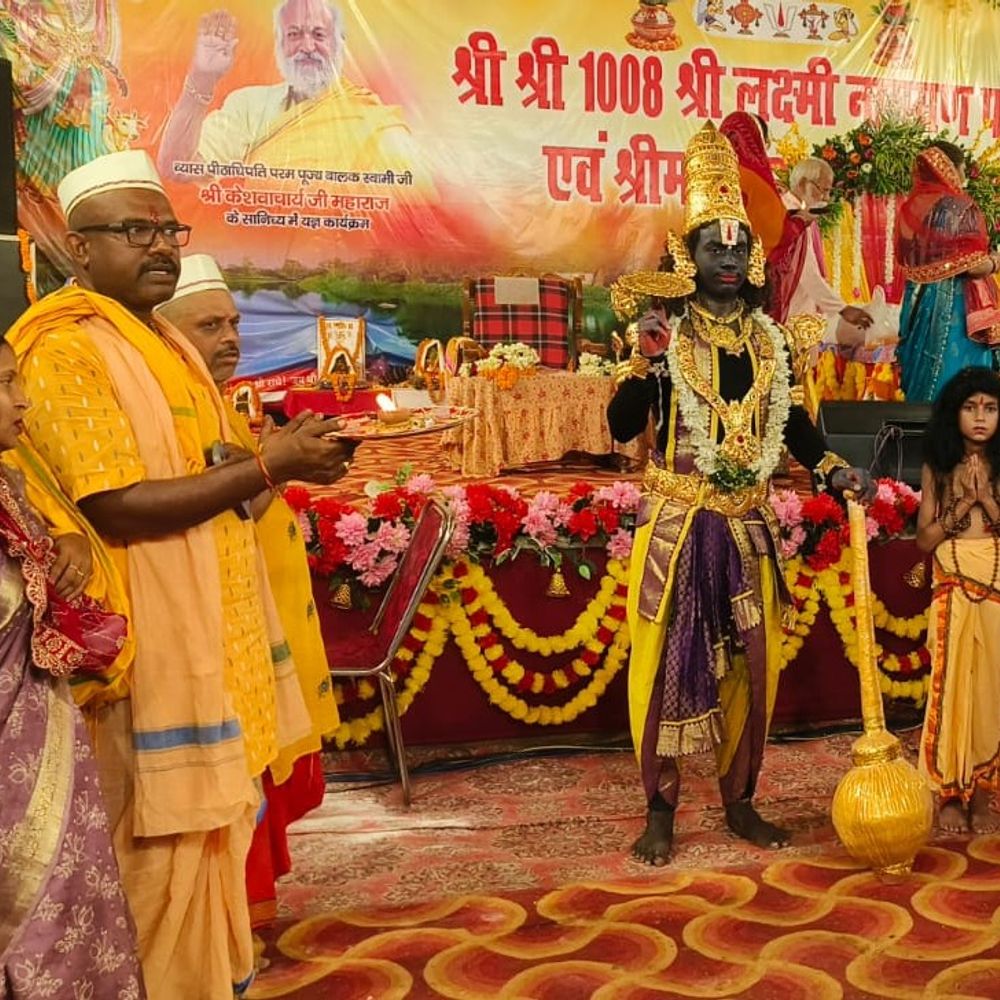 जगदीशपुर में लक्ष्मी नारायण पंचकुंड महायज्ञ का आयोजन:हजारों श्रद्धालुओं ने की यज्ञ स्थल की परिक्रमा में हिस्सा लिया