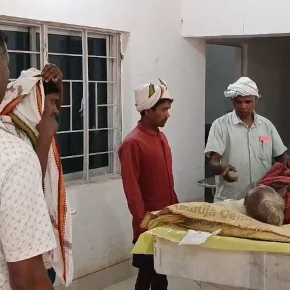 गुमला में वृद्ध दंपती पर हमला, पति की मौत:पत्नी जख्मी, घर पर अकेले थे दोनों; अज्ञात अपराधियों ने दिया वारदात को अंजाम