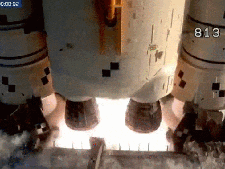 1972 के बाद पहली बार चांद के करीब पहुंचेंगे इंसान:10 दिन में चांद का चक्कर काटकर लौटेंगे, लॉन्च हुआ आर्टेमिस-II मिशन